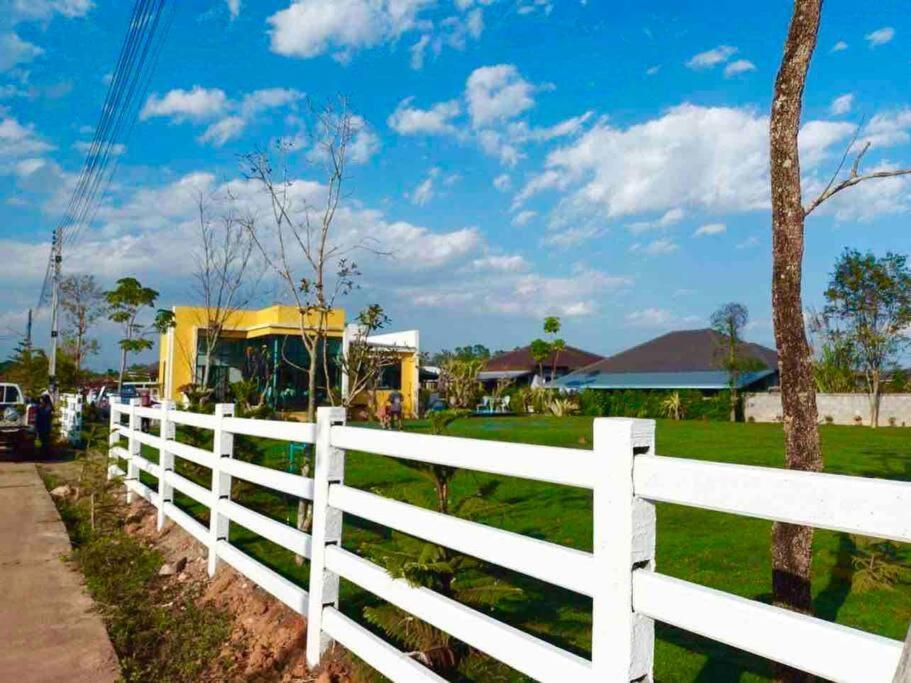 Colorful Pool Villa, Chiang Rai, Thailand Exterior foto
